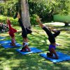 Sheron Menezzes faz yoga com as amigas em spa