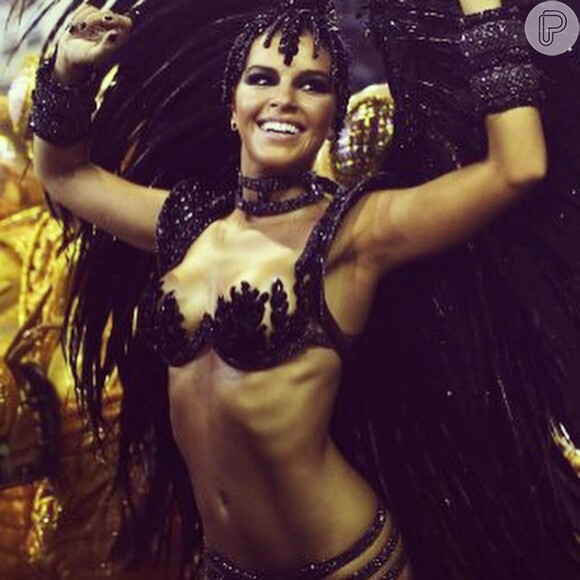 Substituída por Claudia Leitte no posto de rainha de bateria da Mocidade, Mariana Rios relembra desfile de Carnaval: 'Muita emoção', postou ela na legenda de uma foto no Instagram, nesta quinta-feira, 15 de janeiro de 2015