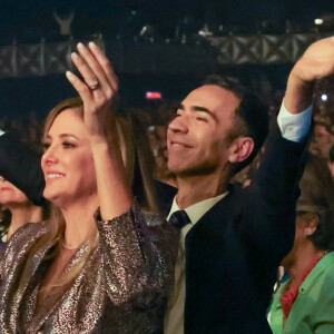 Ticiane Pinheiro e o marido, Cesar Tralli, cantaram as músicas de sucesos no show de Roberto Carlos