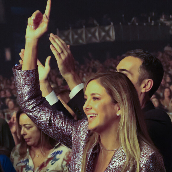 Ticiane Pinheiro se divertiu com o show de Roberto Carlos em casa de espetáculos de São Paulo