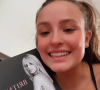 Larissa Manoela é comparada a Britney Spears após revelar estar lendo livro da cantora
