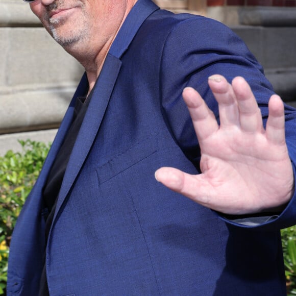'Matthew Perry fazia parte de uma família e foi o primeiro a não fazer mais parte dessa família', lamentou James Burrows