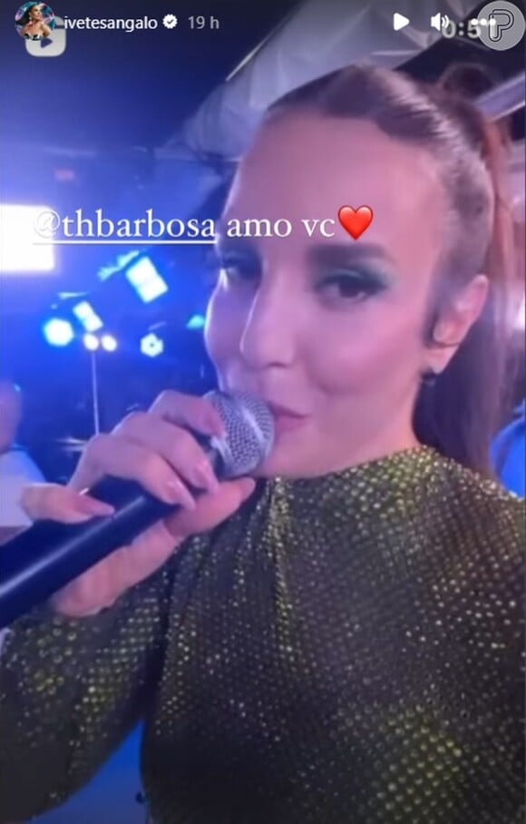 Ivete Sangalo cantava uma música de Thiaguinho quando viu a foliã criticar a canção