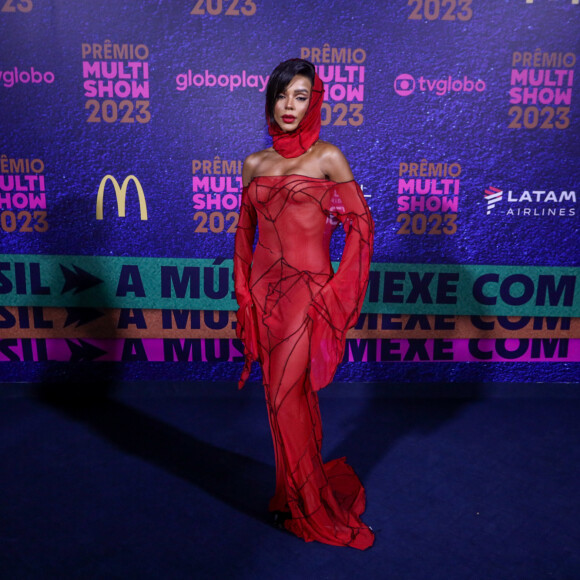 Brunna Gonçalves escolheu look all red para o Prêmio Multishow de Música 2023