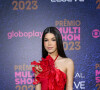 Tília, filha de  Dennis DJ e da empresária Kamilla Fialho, também escolheu um vestido vermelho para prestigiar o Prêmio Multishow de Música 2023