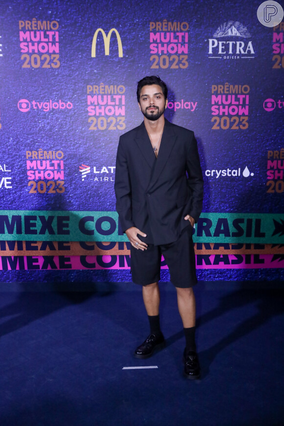 Rodrigo Simas foi de bermuda ao Prêmio Multishow de Música 2023