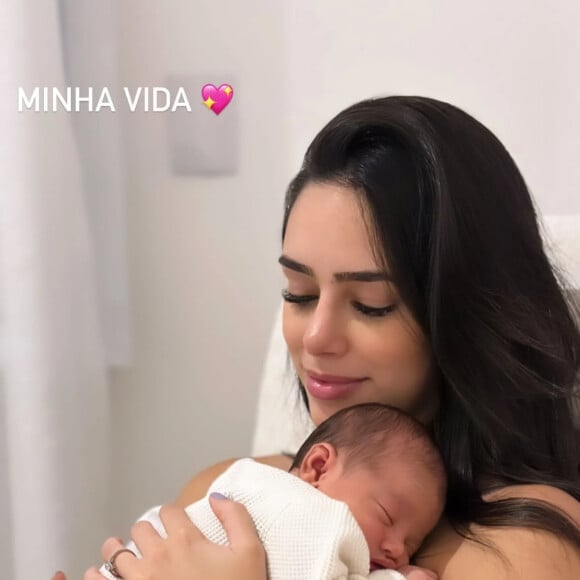Mavie, filha de Bruna Biancardi com Neymar, acaba de completar um mês de vida