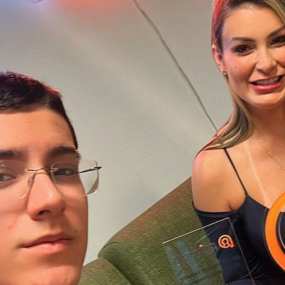 Andressa Urach revela que filho avalia sua performance nas gravações de pornô: 'Diz que não sei beijar e acaba comigo'