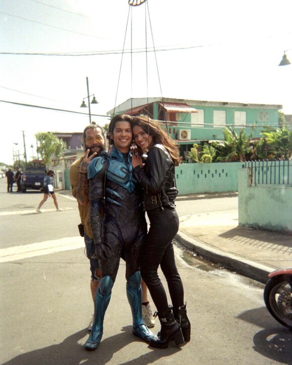 Bruna Marquezine e Xolo Maridueña viraram amigos enquanto gravaram 'Besouro Azul' e vivem compartilhando momentos juntos