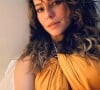 Cabelo cacheado de Paolla Oliveira: atriz posa com fios naturais e faz desabafo sobre beleza real. 'Se importar menos'