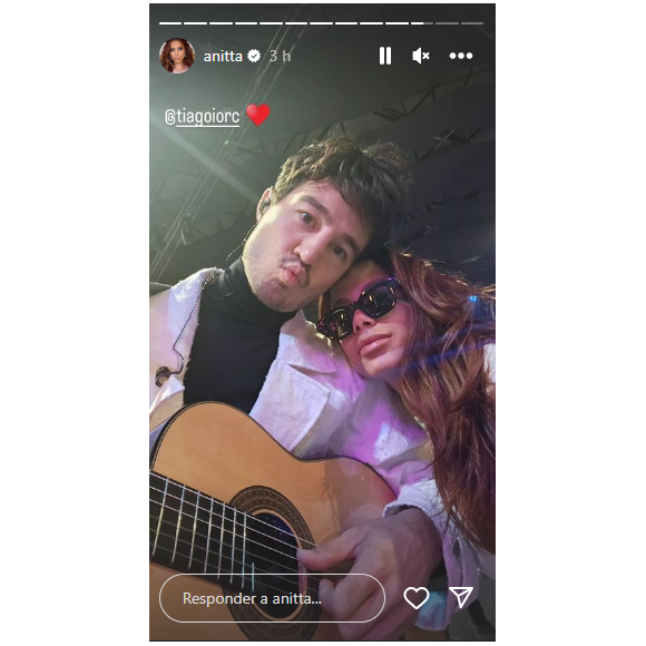 Em sua viagem internacional, Anitta encontrou com Tiago Iorc e também fez o seu registro