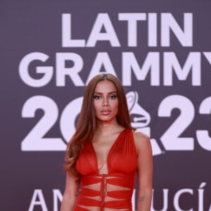 Anitta apostou em um vestido cut out para o Grammy Latino 2023