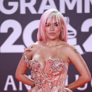 Karol G entregou look no melhor estilo popstar no Grammy Latino 2023