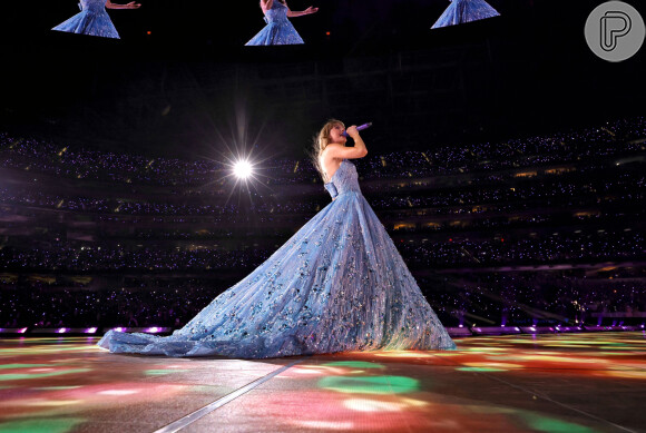 O vestido azul usado por Taylor em Speak Now levou quase 3 meses para ser feito