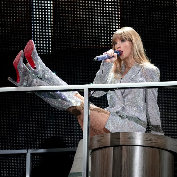 Os sapatos de Taylor Swift na The Eras Tour são da grife Louboutin