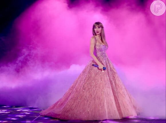 Esse vestido cor de rosa usado por Taylor Swift na música Enchanted leva 50 metros de tule