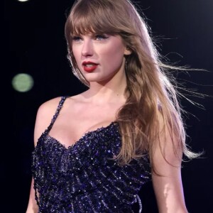 Com milhares de cristais, o body foi criado por Zuhair Murad e conquistou Taylor Swift