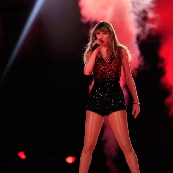 2º dia de show da Taylor Swift é cancelado e fãs sofrem com desmaios, convulsões e arrastão