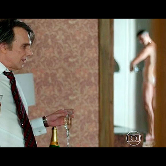 Reynaldo Gianecchini ficou nu em 'Verdades Secretas' numa cena criada por ele