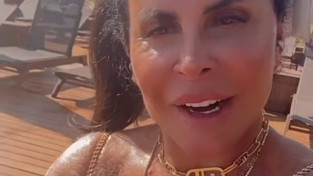 Gretchen se revolta com críticas aos pelos no corpo e manda recado: 'Quem  tá comendo acha lindo' - Purepeople