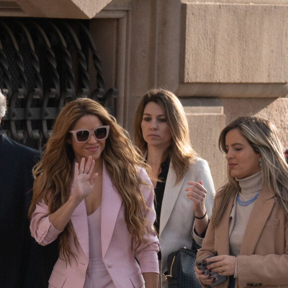 Shakira voltou para a Espanha após ser acusada de fraude fiscal e resolveu assumir a dívida após anos se defendendo