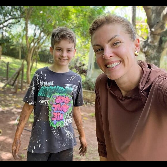 Ana Hickmann revelou atitude surpreendente do filho, Alexandre Jr., de 9 anos: 'Me entregou os dois carrinhos favoritos dele e disse: 'Mãe, é para te dar sorte hoje!''