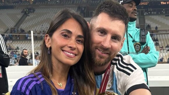Antonella Roccuzzo afasta crise com Messi e mostra momento de intimidade com jogador