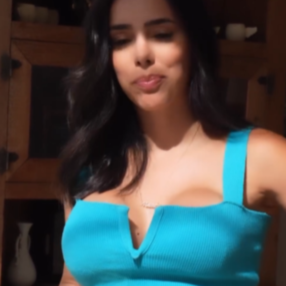 Bruna Biancardi celebra que está voltando às antigas medidas: 'Tô feliz que eu já voltei ao M, porque eu estava no G. Voltei pro M e já tá largo!'