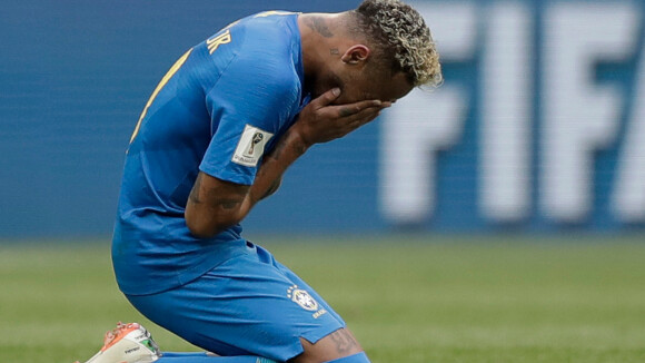 Abalado, Neymar faz forte declaração ao seu grande amor após trágica notícia e é confortado: 'Que tristeza!'