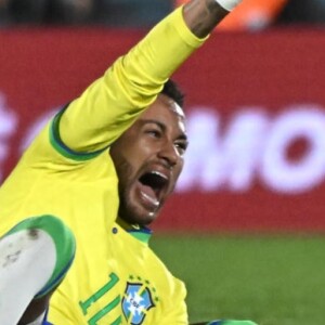 Neymar passou por cirurgia no joelho após grave lesão em jogo Brasil x Uruguai pelas Eliminatórias da Copa do Mundo 2026