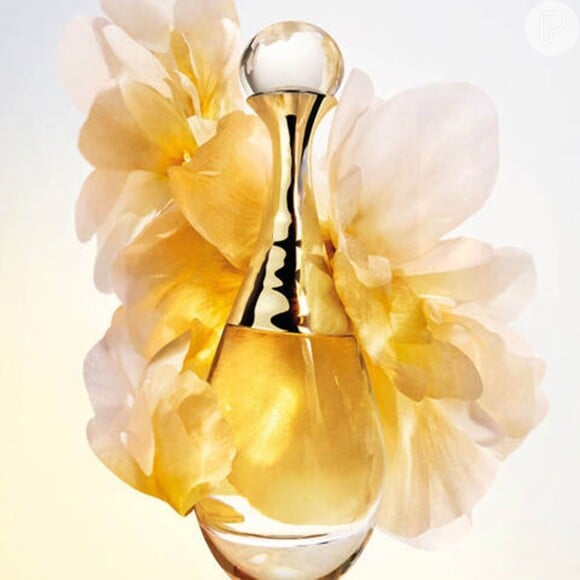 Da família floral branco, o perfume J'adore foi criado em 1999 e segue sendo um dos mais vendidos até hoje