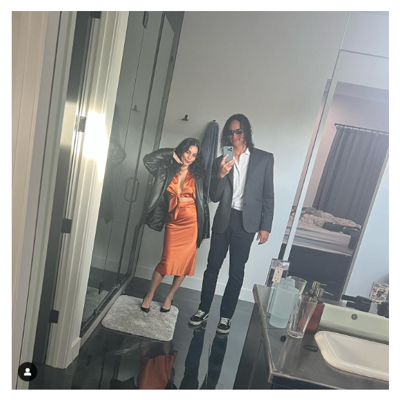 Vanessa Hudgens foi pedida em noivado por Cole Tucker na cidade de Paris em fevereiro de 2023