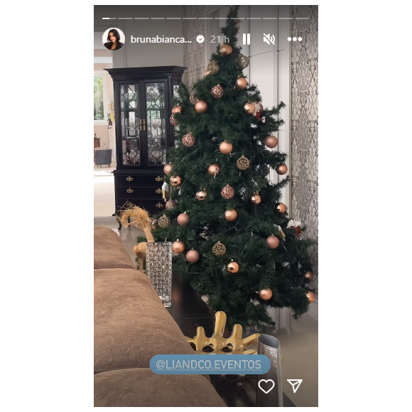 A árvore de Natal de Bruna Biancardi ficou no tom verde e dourado