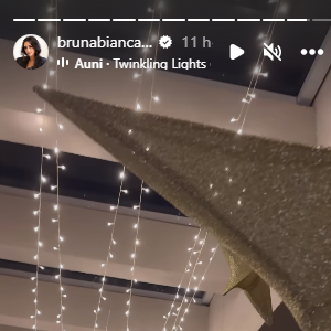 Bruna Biancardi, além da árvore de Natal, mostra detalhes gigantes estrelas no teto como decoração de luxo da sua casa