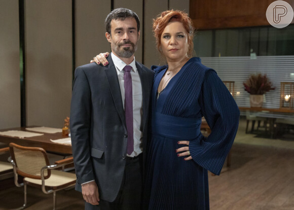 Em 'Elas por Elas, 'Helena (Isabel Teixeira) vai se aproximar de Danilo (Erom Cordeiro) sem saber que está sendo vítima de um golpe.
