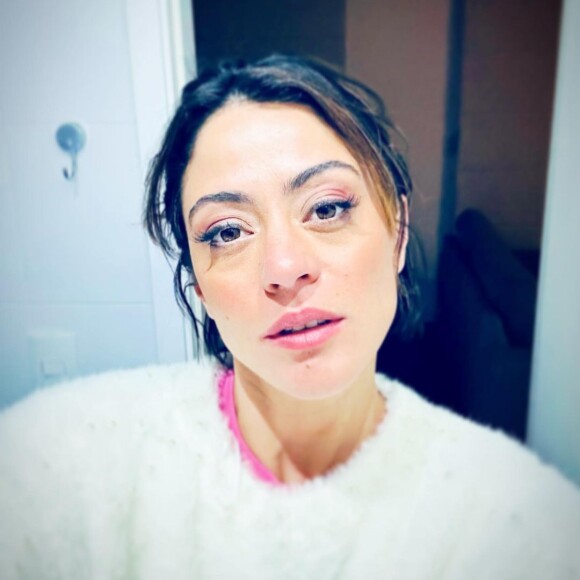 A atriz Carol Castro usou suas redes sociais neste domingo (17) para anunciar a morte do pai