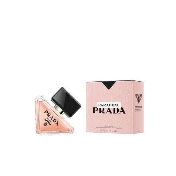 O perfume Prada Paradoxe se destacou por associar elementos que são tradicionalmente da perfumaria masculina em uma fragrância feminina