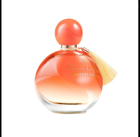 Avon traz o perfume Far Away Endless Summer como opção na tendência Peach Fuzz