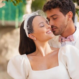 Larissa Manoela oficializou casamento com André Luiz Frambach e abriu álbum de fotos de casamento nas redes sociais