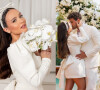 Vestido de noiva curto e romântico, cabelo solto e buquê de orquídeas: como foi o look de Larissa Manoela para casamento?