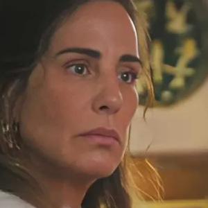 Irene (Gloria Pires) planta prova para acusar Gentil (Flavio Bauraqui) no resumo da semana de 25 a 30 de dezembro de 2023 da novela 'Terra e Paixão'