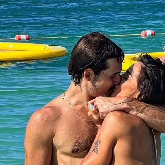 Nicolas Prattes está solteiro desde o fim do namoro de um ano com a dentista Luiza Caldi
