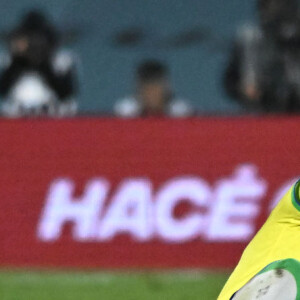 Neymar durante uma partida do Brasil teve uma grave lesao no joelho e ficou fora dos campos pela seleção e pelo Al-Hilal