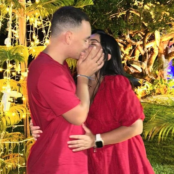 João Gomes e Ary Mirelle revelaram o namoro em janeiro de 2023 e revelaram a gravidez em junho um mês após retomarem a relação
