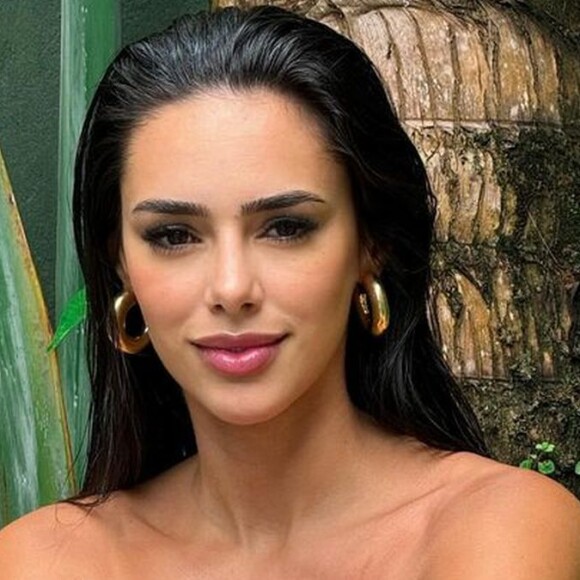 Solteira, Bruna Biancardi posou sexy para celebrar a chegada de 2024