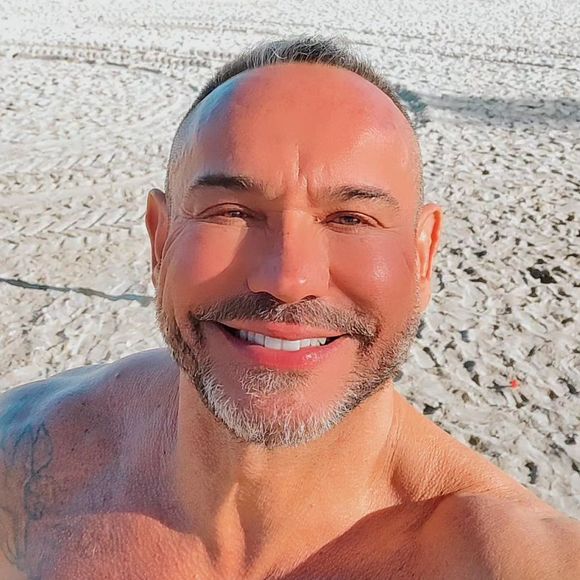 Ex-mulher de Hugo Gross, Jéssica França foi autuada por dano ao ser detida pela polícia. Ator se surpreendeu ao descobrir atitude da ex