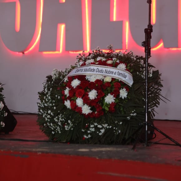 Dudu Nobre enviou coroa de flores para o velório de Quinho