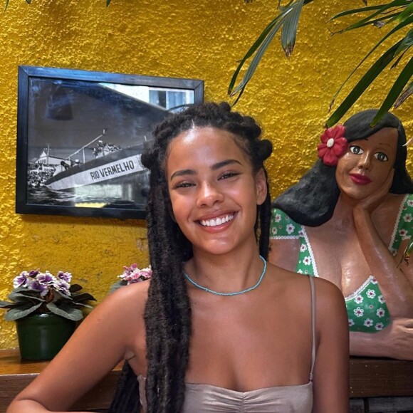 Bella Campos publicou fotos se despedindo da viagem para Salvador e mostrando seu carinho pela capital baiana