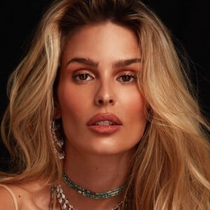 Yasmin Brunet, no 'BBB 24', adere a tendência de moda sereia em alta