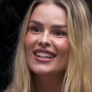 Yasmin Brunet, camarote do 'BBB 24', foi criticada por suas roupas transparentes por dois participantes da casa